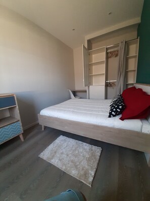 1 chambre, fer et planche à repasser, Wi-Fi, draps fournis