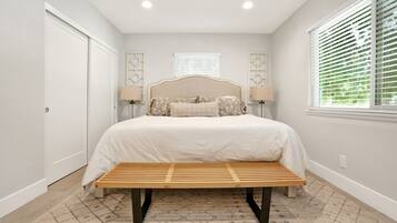 3 bedrooms, iron/ironing board, free WiFi, bed sheets