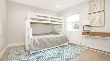 3 bedrooms, iron/ironing board, free WiFi, bed sheets