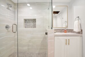 Shower, hair dryer, towels - Spacious 3BR/2BA Family Home · Near Disneyland (Fullerton)