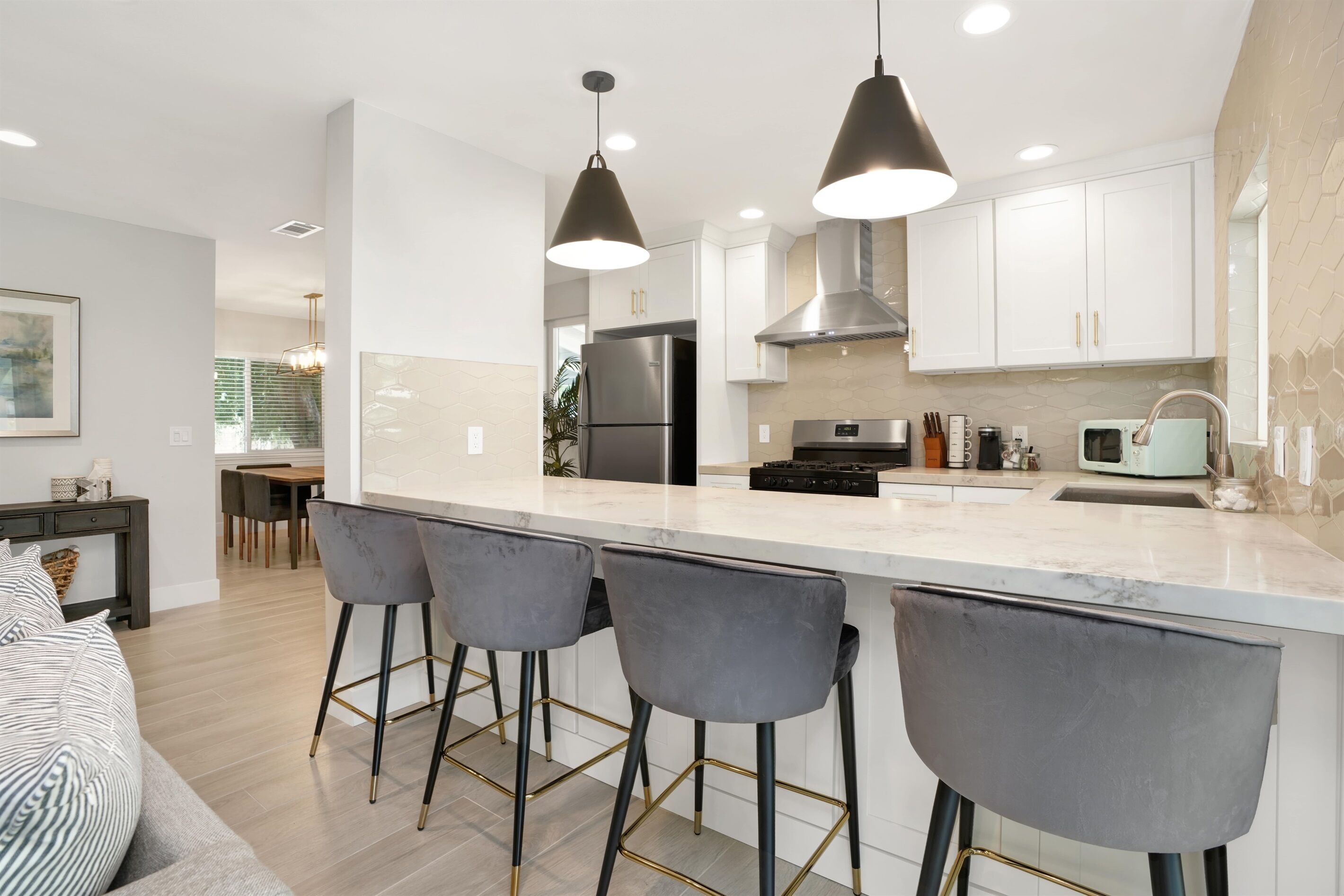 Kylskåp, mikrovågsugn, ugn och spishäll