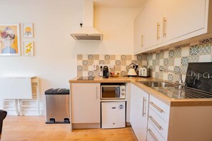 Fridge, microwave, stovetop, coffee/tea maker - Eyre View Suites - Apt #1 - Sleeps 2 (Galway City)