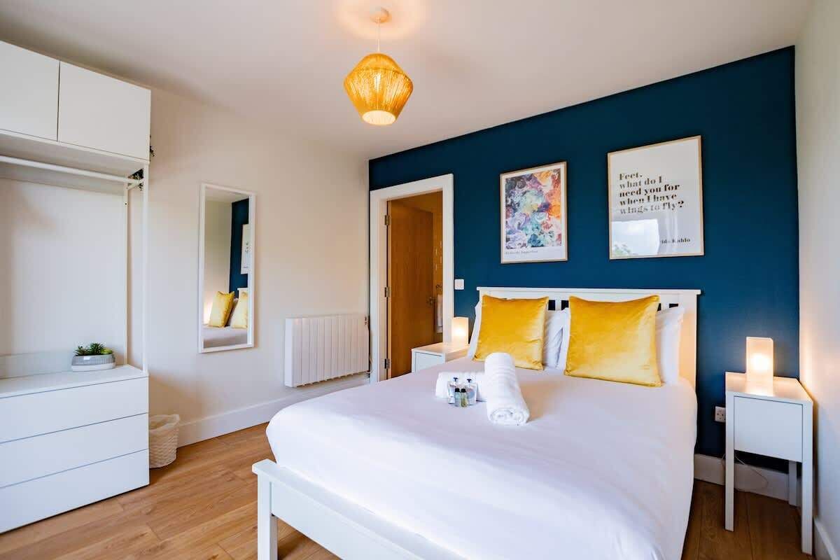 1 bedroom, iron/ironing board, travel crib, WiFi