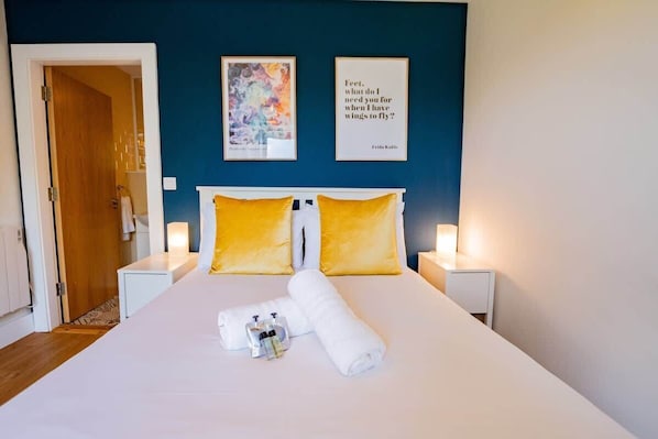 1 chambre, fer et planche à repasser, lit de bébé portatif, Wi-Fi