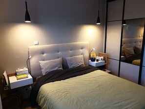 5 bedrooms, iron/ironing board, WiFi, bed sheets