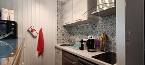 Fridge, oven, dishwasher, coffee/tea maker - 1 RR6171 - (Megève)