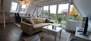 テレビ、DVD プレーヤー