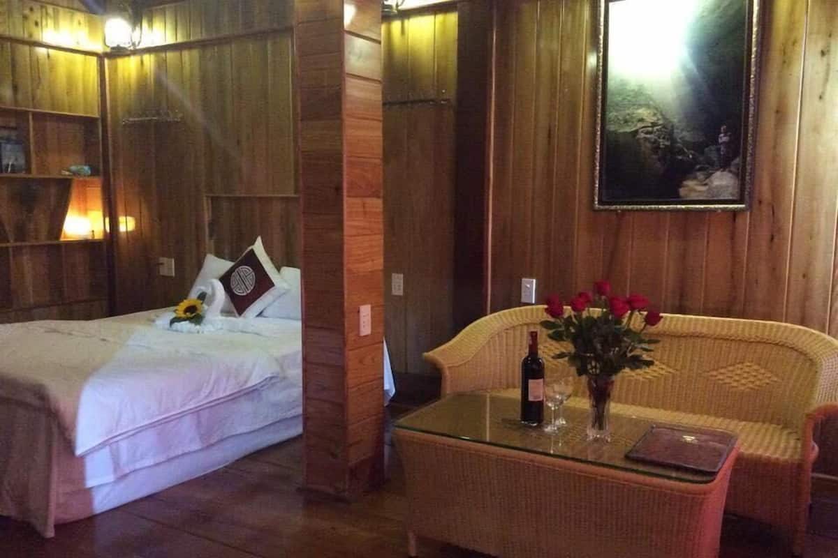 Comfort Double Room, 1 Double Bed | 1 bedroom, minibar, individually decorated, individually furnished