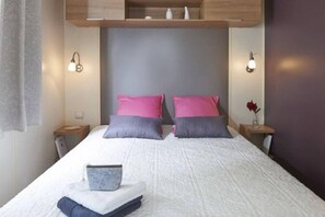 3 slaapkamers, een strijkplank/strijkijzer, reisbedje