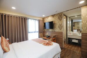 Superior Double Room | 1 bedroom, minibar, in-room safe, desk