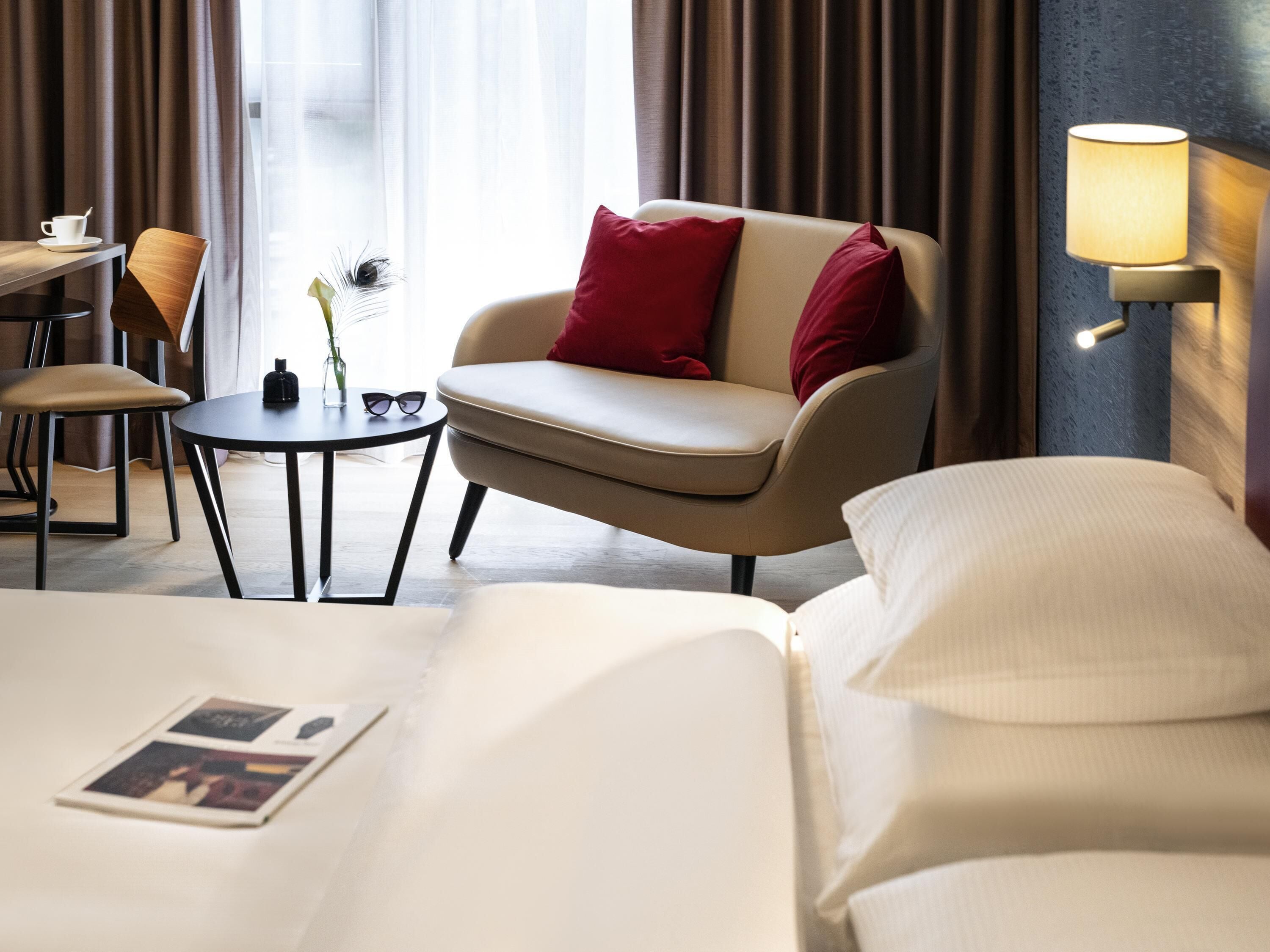 Phòng Superior, 1 giường đôi | Két bảo mật tại phòng, bàn, màn/rèm cản sáng, phòng cách âm 