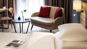 Phòng Superior, 1 giường đôi | Két bảo mật tại phòng, bàn, màn/rèm cản sáng, phòng cách âm