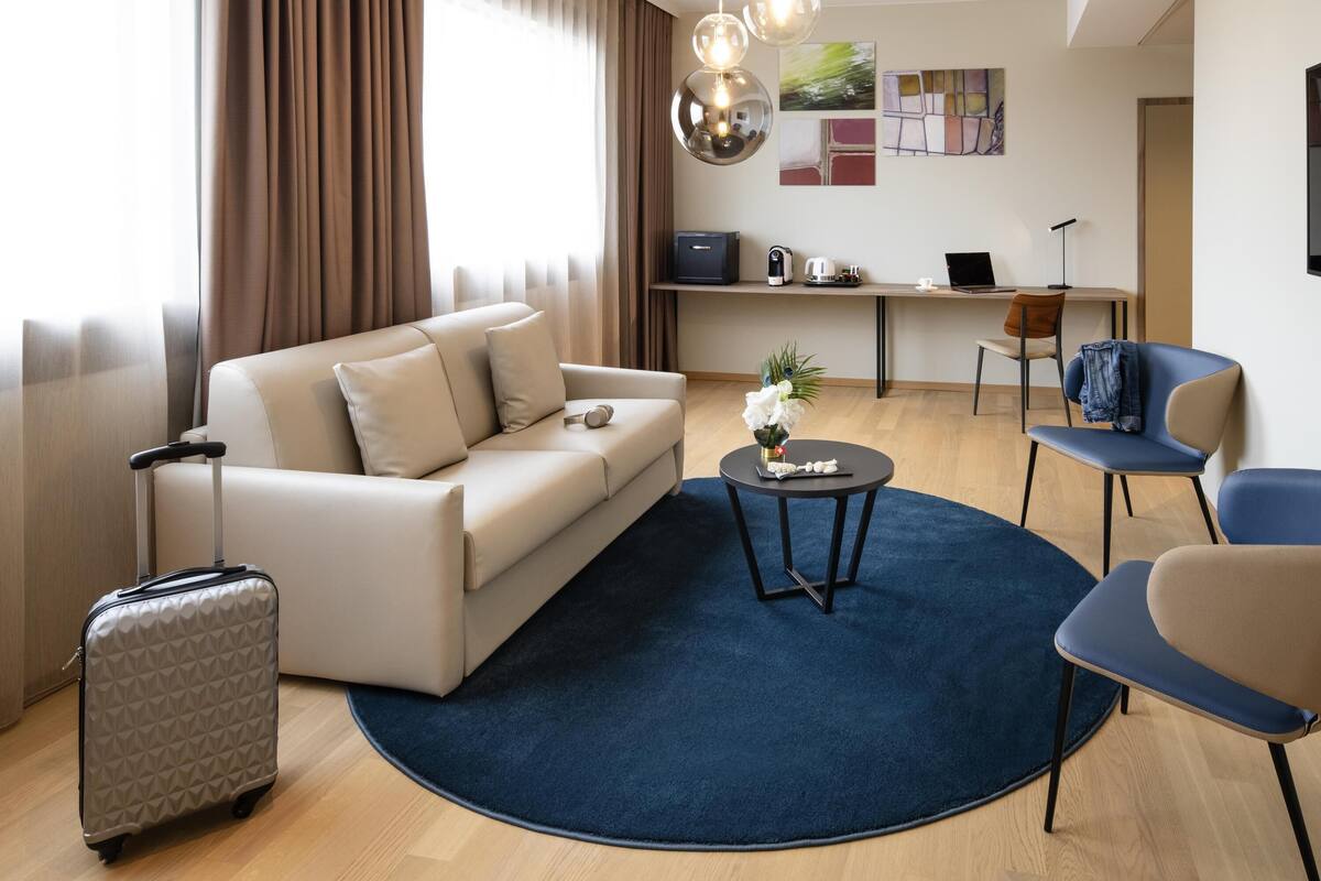 Superior Suite, 1 Double Bed and 1 Double Sofa Bed | Safe på rommet, skrivebord og skrivebord for bærbar PC