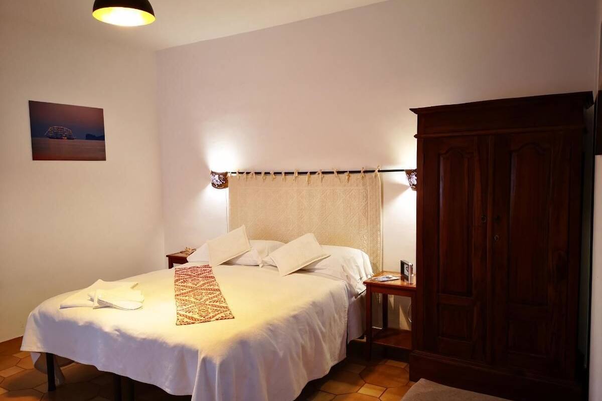 Single Room | Blackout drapes, WiFi (free)