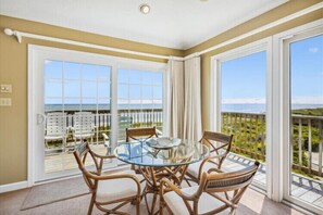 Dining - Oceanfront at Ships Watch! (Duck)