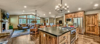 Rimrock Mansion 6BR, 4BA, Spa, Billiards