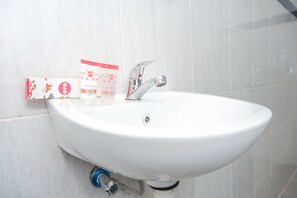 デラックス ダブルルーム | バスルームの設備 | シャワー、タオル