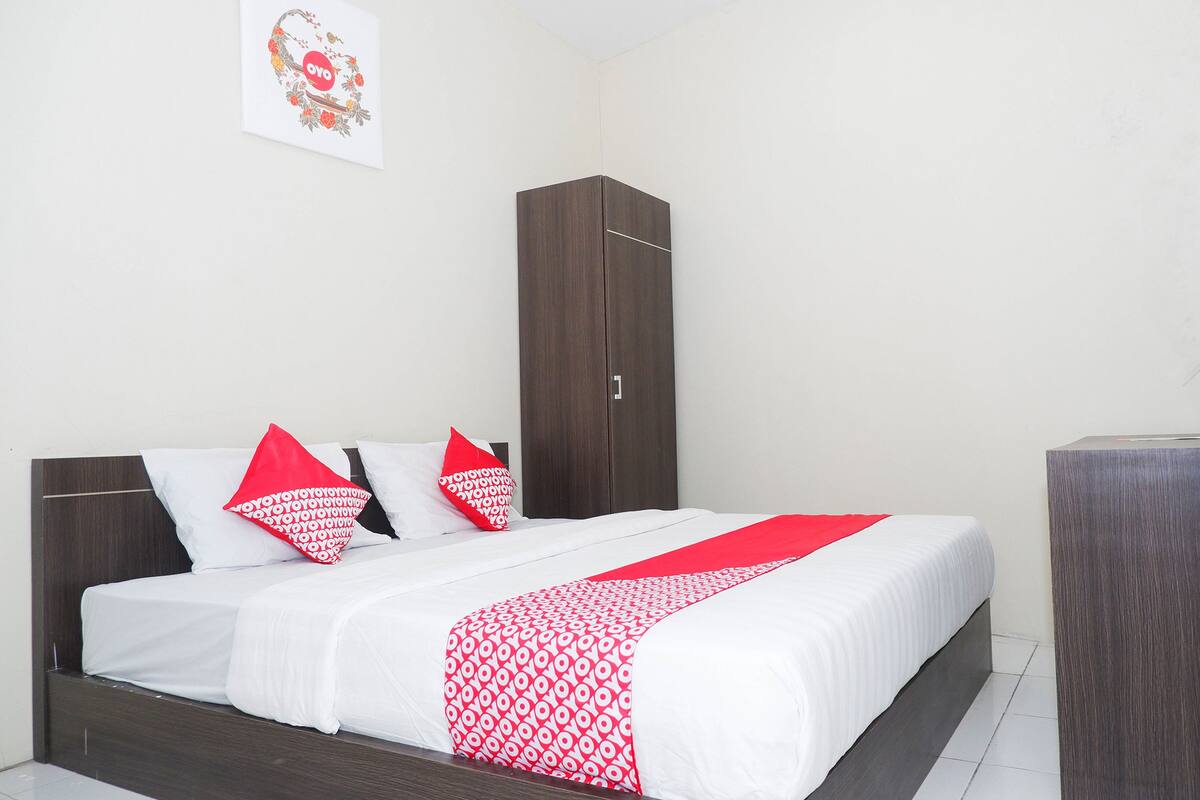 Deluxe Double Room | Desk, WiFi (free), bed sheets