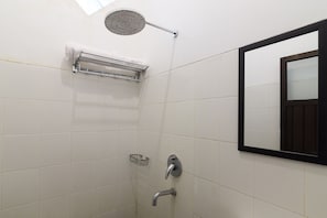 Standard Double Room | Bathroom | Shower, towels - OYO 1242 Penginapan Rb Syariah (Depok)