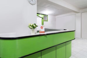 Reception - OYO 1242 Penginapan Rb Syariah (Depok)