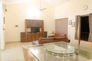Deluxe Villa, 3 Bedrooms, Lake View | Living room | Flat-screen TV - Shantai Lavasa (Paud)