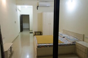 3 bedrooms, rollaway beds