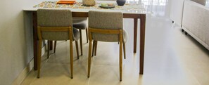 Deluxe Apartment | In-room dining