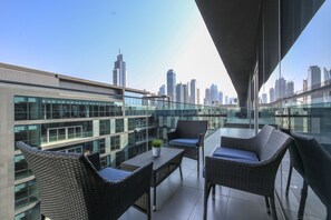 DHH - High Floor 2 Beds Close To Mazaya Centre City Walk B22 | Balcony - Driven Holiday Homes - City Walk 22 (Dubai)