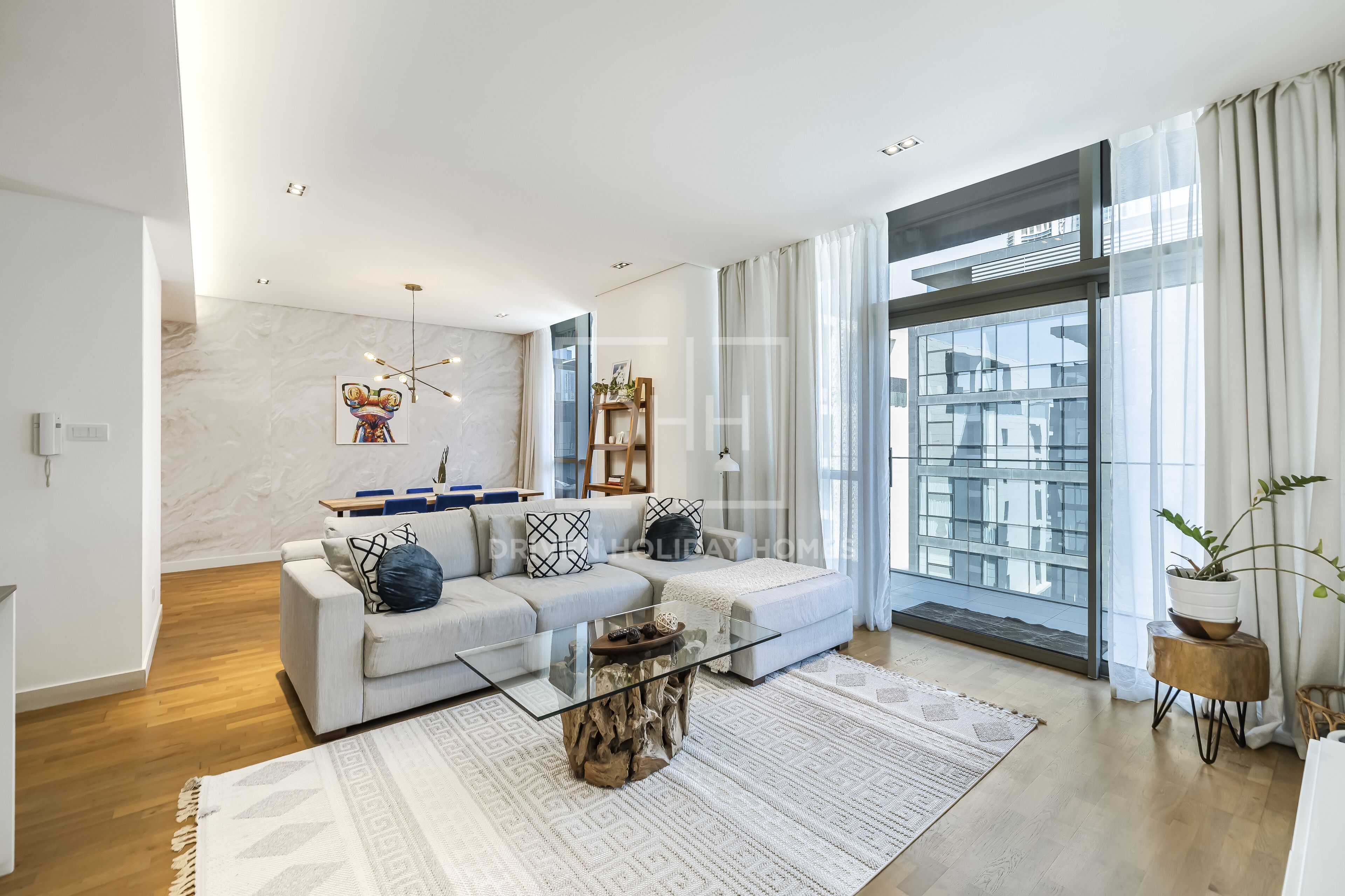 家庭公寓, 2 間臥室, 露台, 城市景 | 客廳 | 平面電視