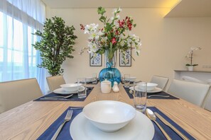 DHH - High Floor 2 Beds Close To Mazaya Centre City Walk B22 | Matservice pÄ rummet
