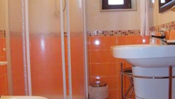 Dusche, Regendusche, Haartrockner, Bademäntel