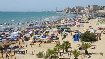 Una spiaggia nelle vicinanze