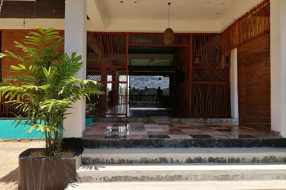 MacNara Traveller's Inn