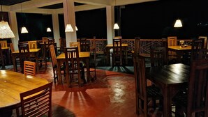 Unclassified image, 4 of 18, button - MacNara Traveller's Inn (Ratnapura)
