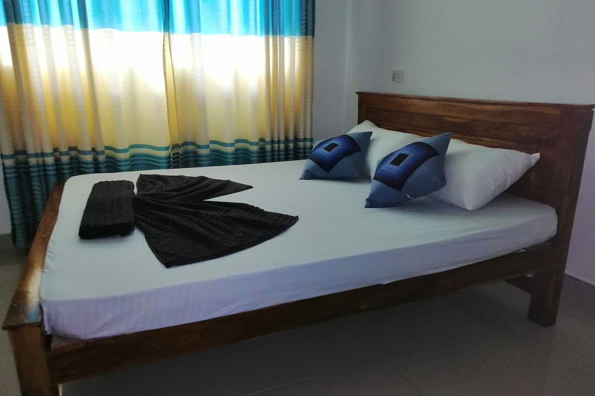 Memory foam beds, laptop workspace, free WiFi, bed sheets