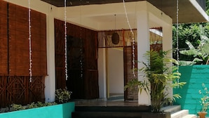 Unclassified image, 3 of 18, button - MacNara Traveller's Inn (Ratnapura)