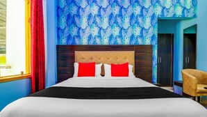 Phòng đôi Deluxe | Bộ đồ giường cao cấp, bàn, phòng cách âm 