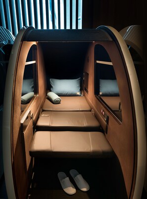 Laptop workspace - Sleepover Terminal 3, Concourse A – formerly sleep ‘n fly (Dubai)