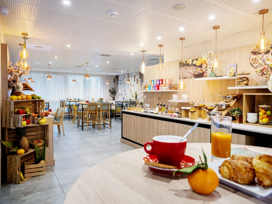 Daily buffet breakfast (EUR 17 per person)