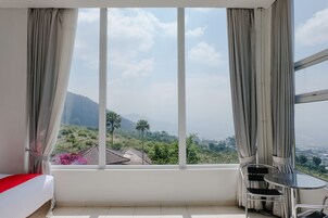 Deluxe Double Room | Living area | Flat-screen TV