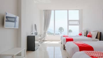 Family Suite | Desk, free WiFi, bed sheets