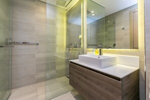DHH - 2 Beds For The Price of 1 Bed Mada Residences Downtown | Lavabo en el baño