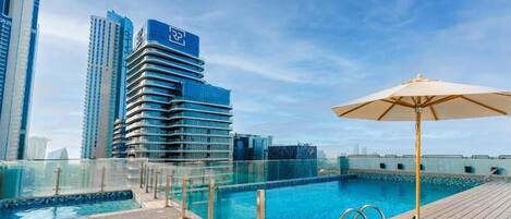 حمّام سباحة خارجي