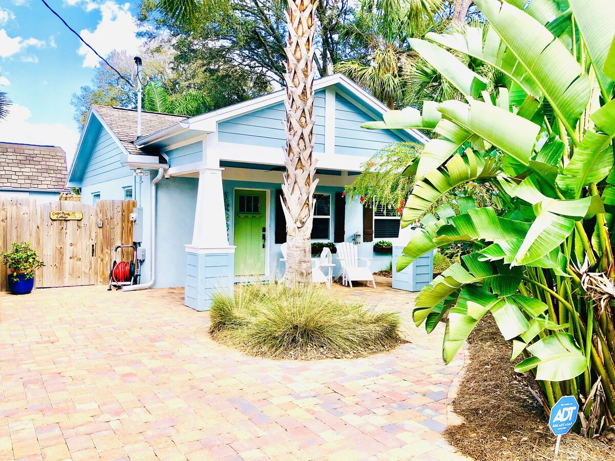 Jacksonville Blue Bungalow- 2 Bedroom New Build Tropical Charm & Cozy Vacation