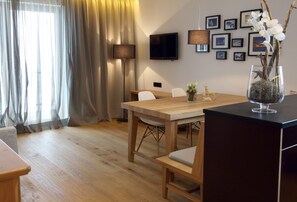 Apartment, 1 Bedroom | In-room dining