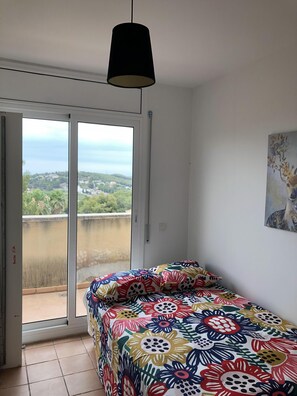3 bedrooms, iron/ironing board, travel crib, WiFi