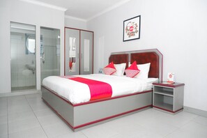 Deluxe Suite | Desk, free WiFi - OYO 1284 Executive Residence (Semarang)