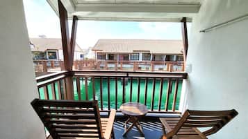 Executive-Chalet, eingeschränkter Meerblick | Blick vom Balkon