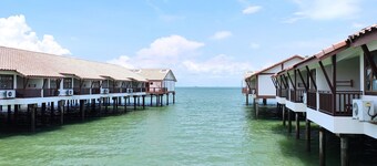  Alpine LXPD Water Chalet