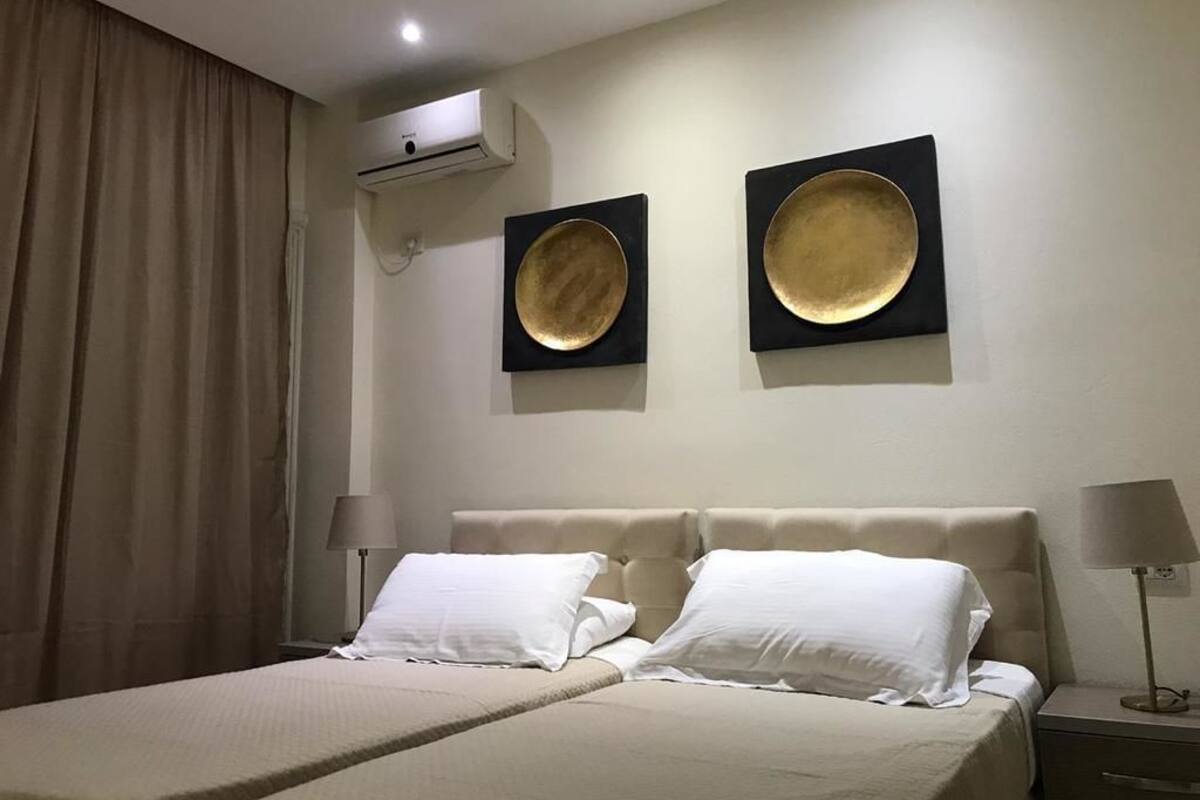Minibar, WiFi (free), bed sheets